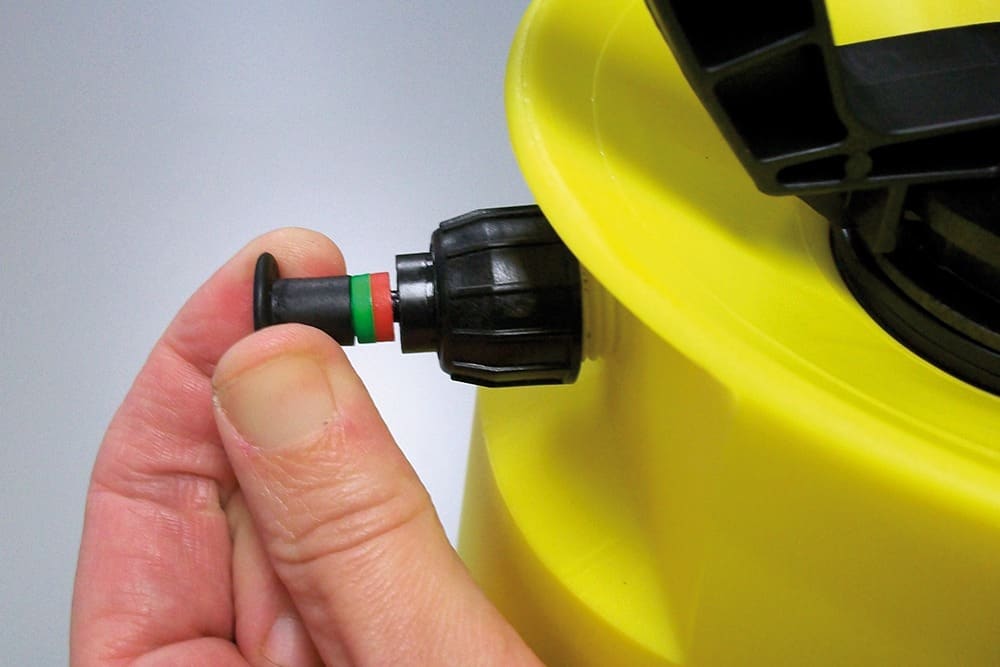 6L Inter™ Hand-Held Garden Sprayer - Image 4