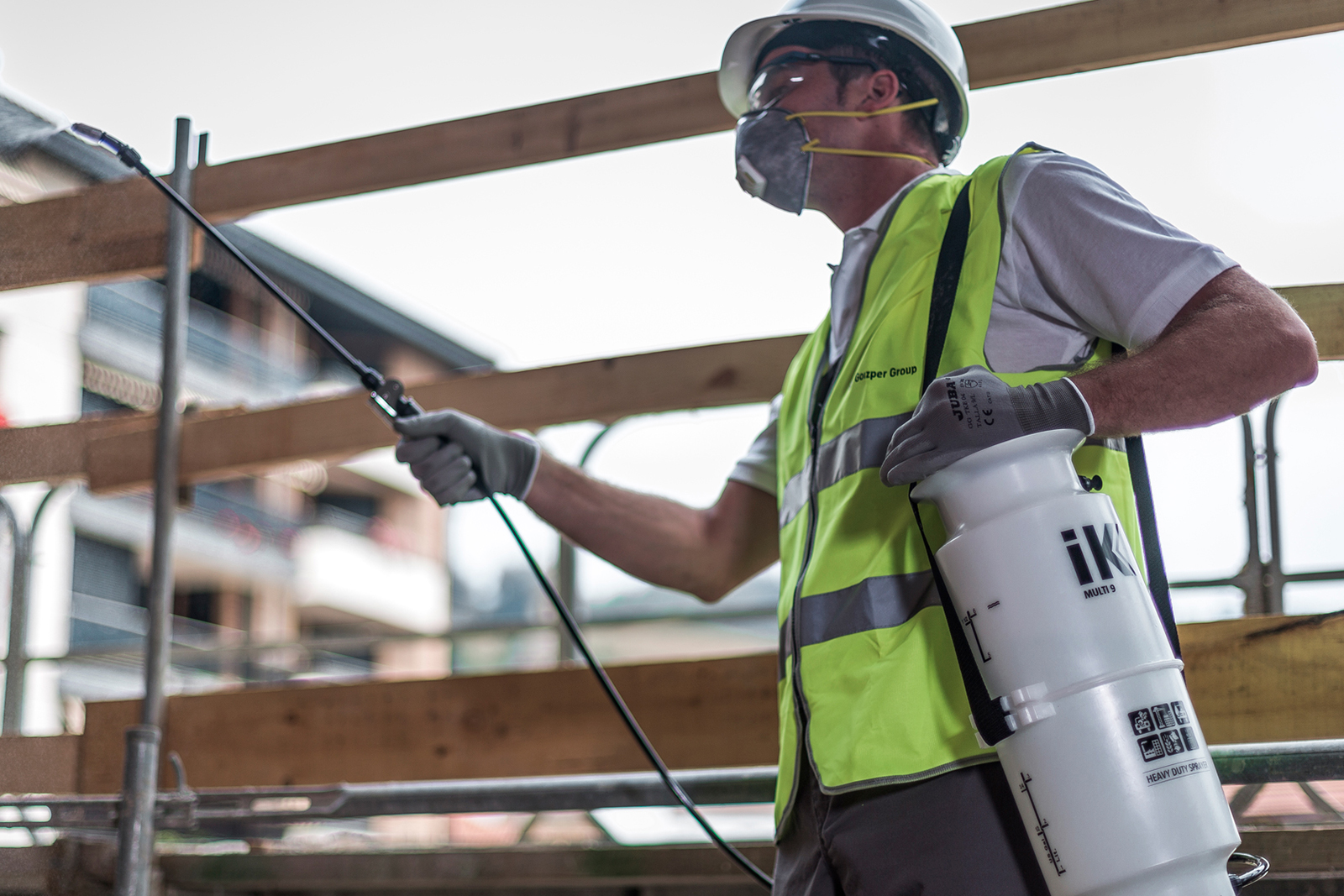 8L IK™ Industrial Hand-Held Sprayer - Image 4